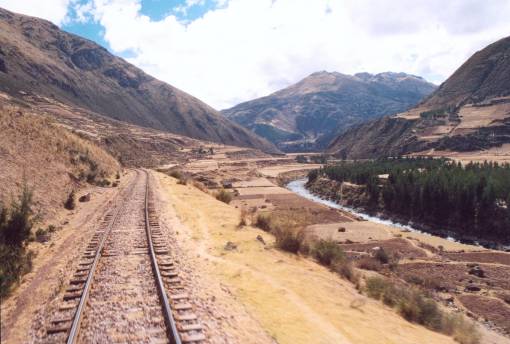 Vue  l'arrire du train de Cuzco  Puno