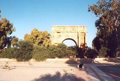 Site de Sbeitla. Arc de triomphe.