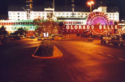 Hotel Casino Colorado Belle  Laughlin vu de nuit. 